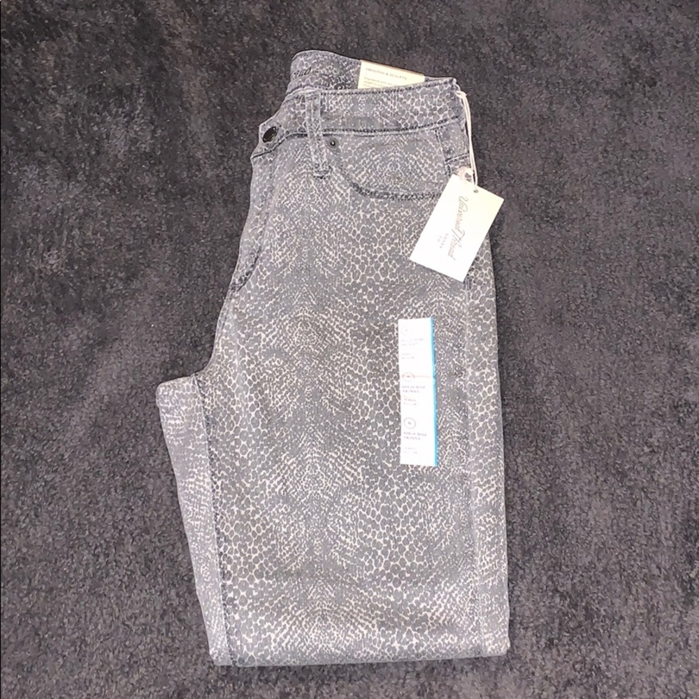 NEW* High Rise skinny jeans - Picture 2 of 7